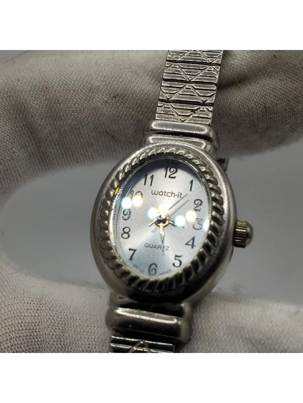 Watch-it Watch Women Blue Oval Dial Silver Tone Expandable Band New Battery